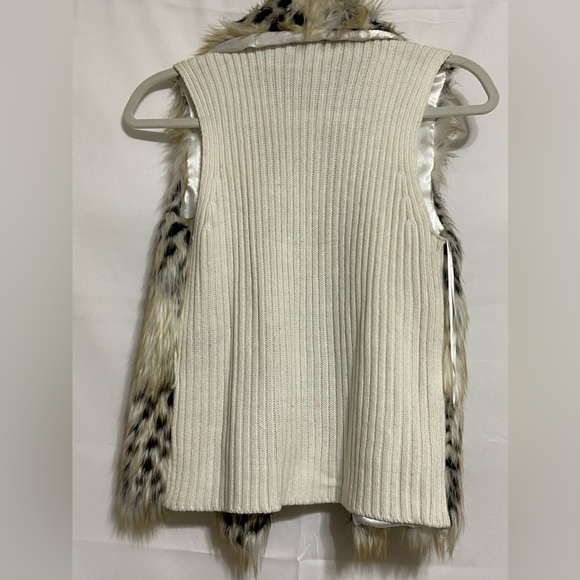 Women's Faux Fur Sweater Vest - Picture 2 of 2